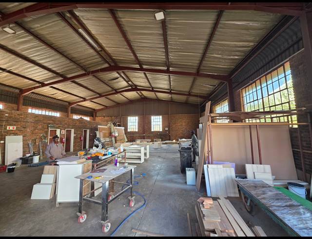 300M² WAREHOUSE TO LET IN ALRODE